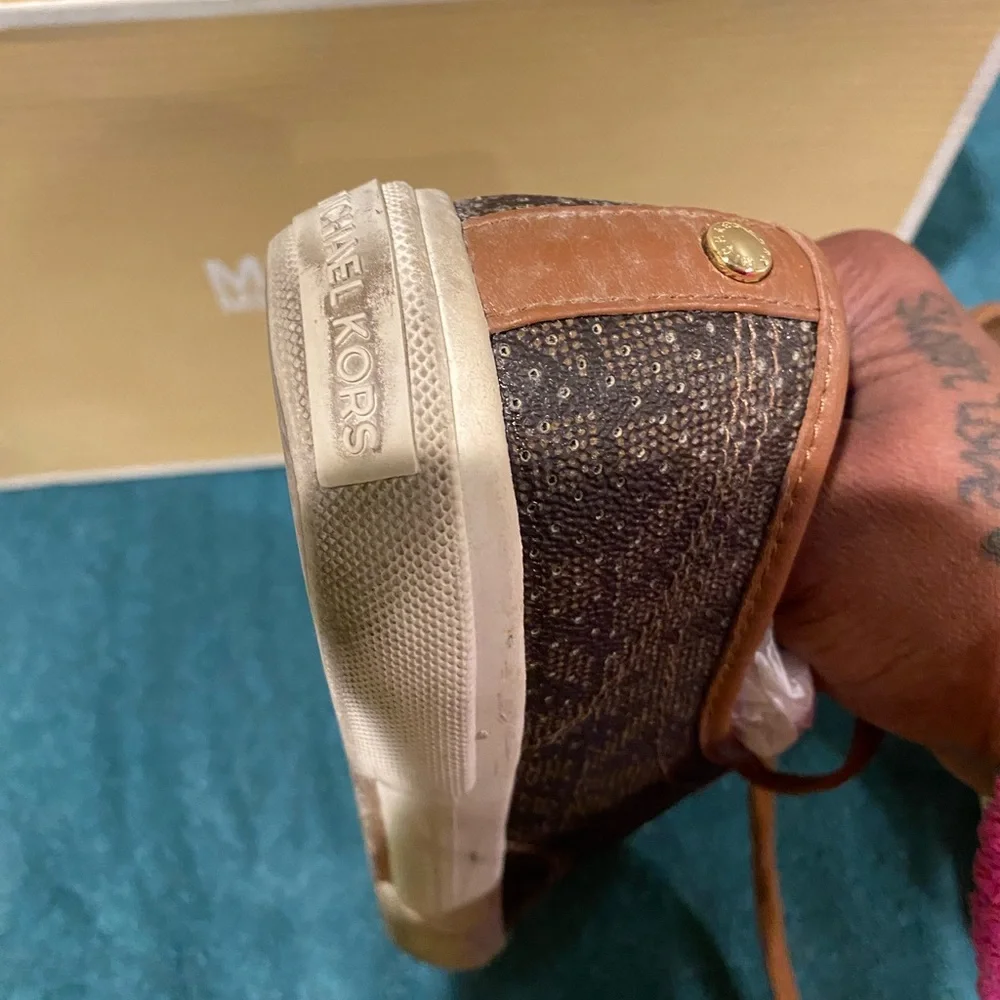 MK Shoes - Picture 2 of 10